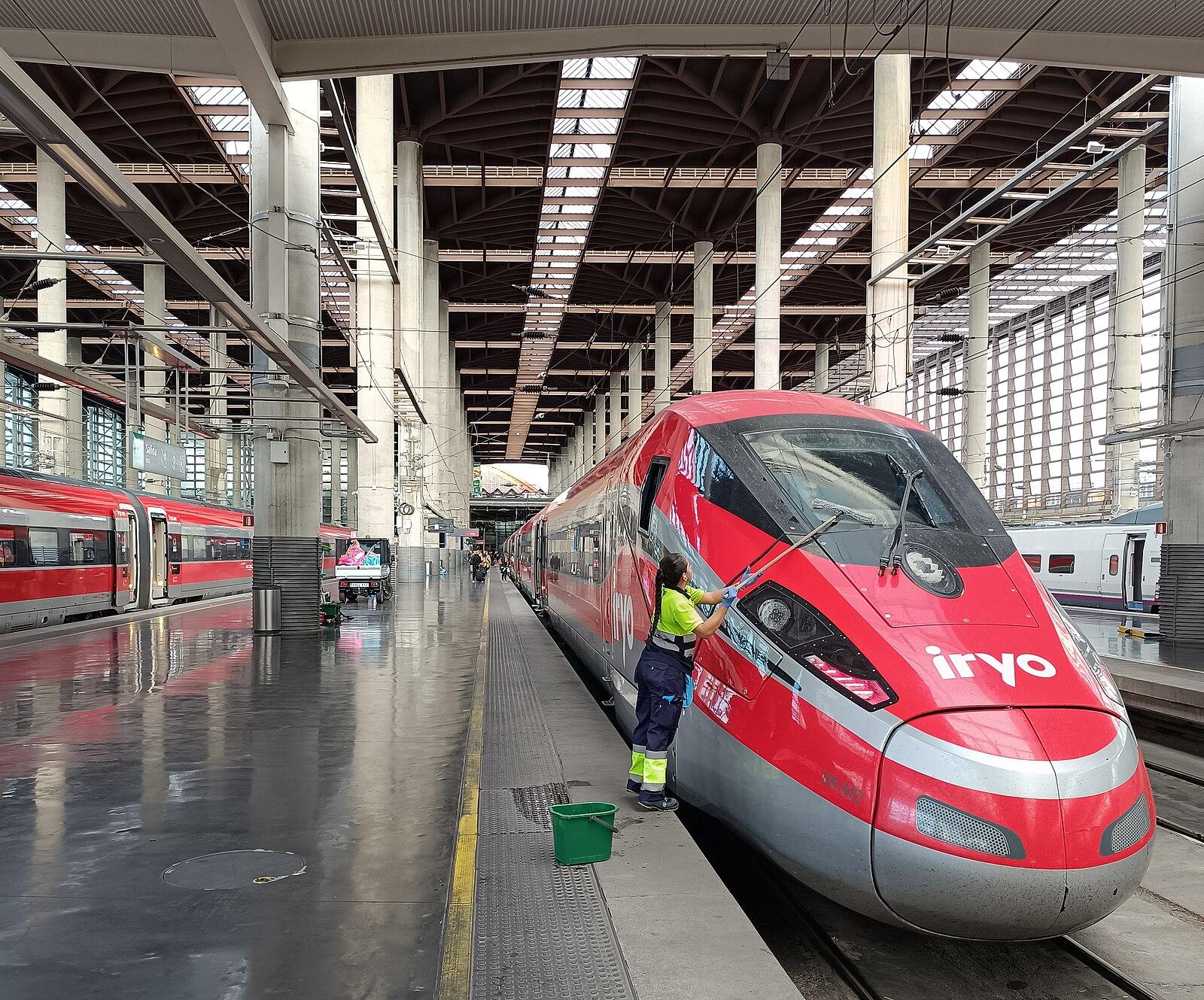 Estación "Madrid Puerta de Atocha". Tren "Iryo" Frecciarossa. Madrid, España, Spain